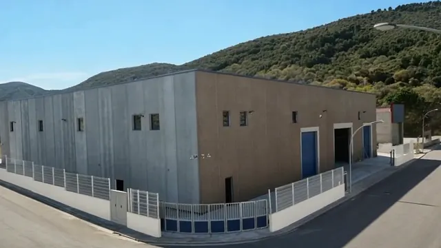 Exterior de la planta central de Recuperacions La Noguera a Camarasa